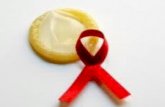 UMA BREVE CRONOLOGIA DA EPIDEMIA DE AIDS 1981 - Surtos de duas doenças raras são relatados entre jovens homossexuais m a s c u l i n o s nos EUA. m a.
