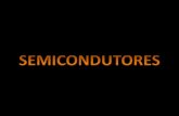 Os semicondutores são materiais que possuem características de condutividade intermediárias entre isolantes e condutores.